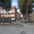 Uscita anticipata al Liceo classico  "Carlo Troja " per sversamento fogna all'ingresso della scuola