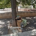 In via Piero della Francesca una piccola discarica a cielo aperto