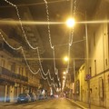 Andria, luci di Natale ancora accese sulle pubbliche vie: sui social scoppia la polemica