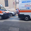 Si accascia per strada, inutili i tentativi di rianimarlo: muore 74enne