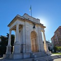 4 Novembre, Giorno dell'Unità Nazionale e delle Forze Armate. Corona la Monumento