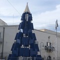 L'Albero blu in Piazza Catuma è una meraviglia anche di giorno