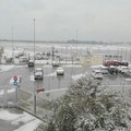 Neve sull'aeroporto di Bari, voli cancellati e disagi per i passeggeri