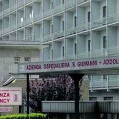 Minaccia il suicidio dal tetto dell'Ospedale San Giovanni di Roma: convinto a scendere