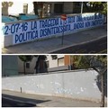 Rimosso striscione ricordo vittime della strage da muro di cinta ospedale