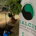 Musica, cibo sano e solidarietà: un successo la serata pro Calcit nell’orto di Pietro Zito a Montegrosso