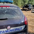 Due ladri d'auto sorpresi a smontare auto rubate si danno alla fuga