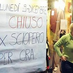 Forze dell'Ordine in centro: si rialzano le saracinesche