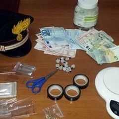 Droga e violazione degli obblighi: due arresti