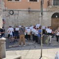 Aumento rette Rsa, protesta sotto Palazzo di Città ad Andria