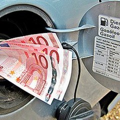 Sparisce l'accisa sulla benzina ma i prezzi non calano