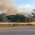 A fuoco capannone in via Vecchia Spinazzola: nube densa zona Castel del Monte