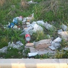 Emergenza rifiuti nel tratto tranese della Andria-Bisceglie
