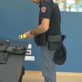 La pistola ad impulsi elettrici, la taser, entra in dotazione alla Polizia di Stato nella Bat