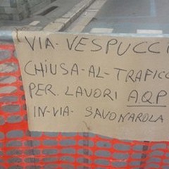 Via Vespucci chiusa al traffico per lavori dell'AqP