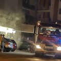 Incendio in un box auto su via vecchia Barletta: fiamme e tanto fumo ma nessun ferito