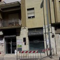 Via Bari, "piove " intonaco: zona transennata