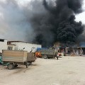 Grosso incendio in contrada Zagaria, in fiamme un capannone