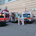 Emergenza Covid, ambulanze in coda davanti al  "Bonomo " in attesa di affidare i pazienti