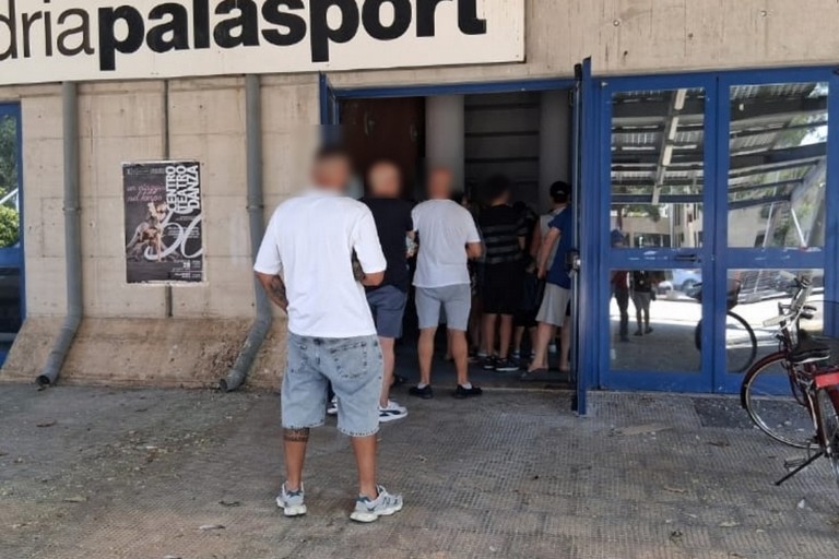 ritiro delle buste per la raccolta differenziata