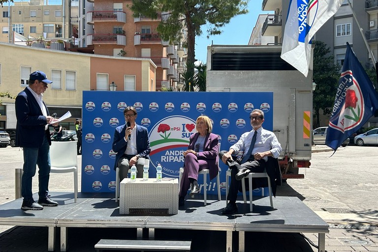 da dx Mario Mazza, Sabino Napolitano, Adriana Poli Bortone e Stefano Caldoro