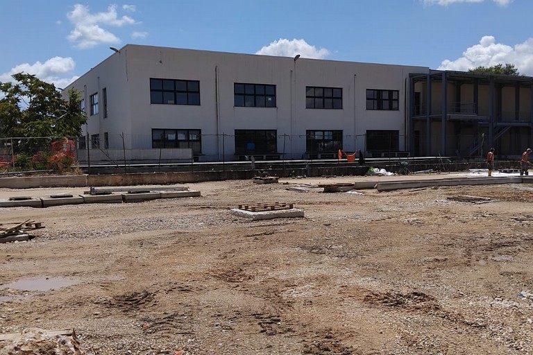 Cantiere al Liceo Nuzzi: Ripensare il parcheggio per una scuola più sostenibile