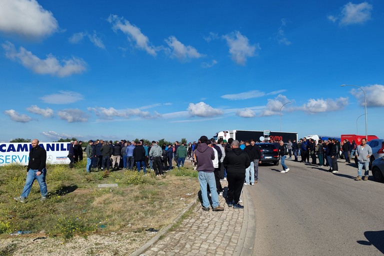 Caro carburante: con sciopero tir a rischio spesa pugliesi