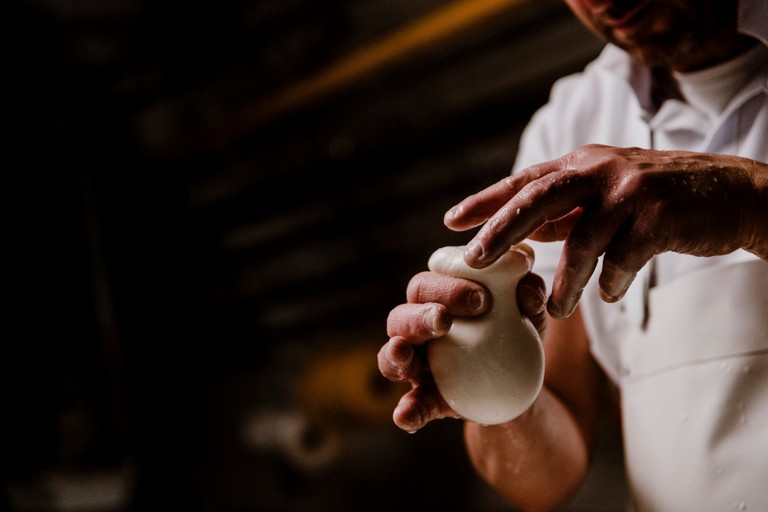 Il Caseificio Famiglia Olanda è tra i protagonisti del volume internazionale “Burrata - 100 Years Celebration”