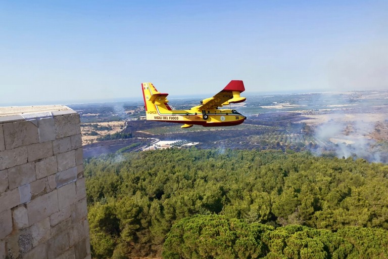 incendio a Castel del Monte