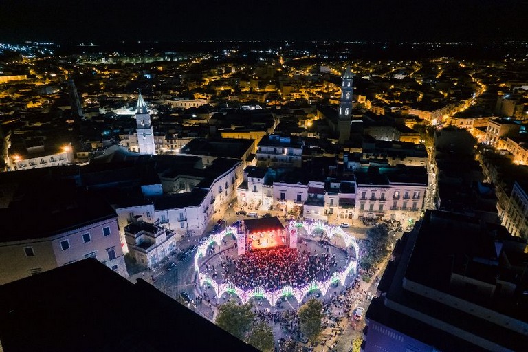 La festa patronale di Andria si accende con Retroscena Fest
