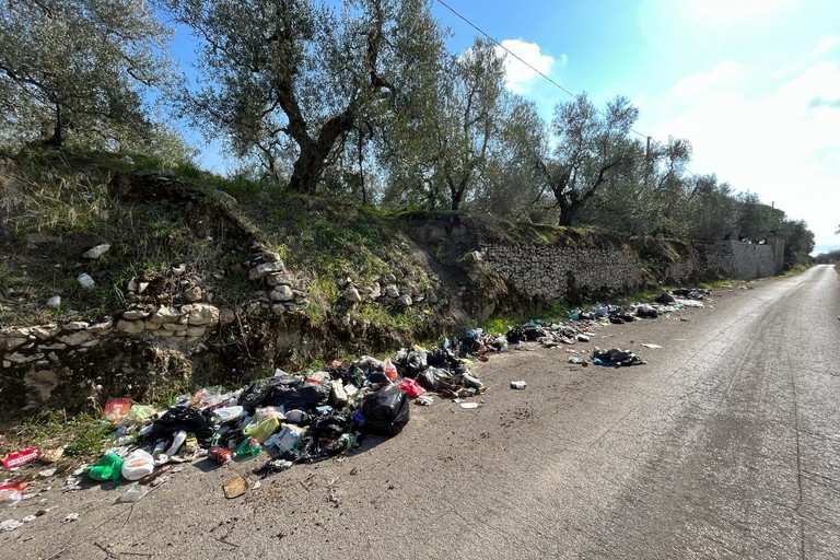 Contrada Coppe: rifiuti di ogni genere