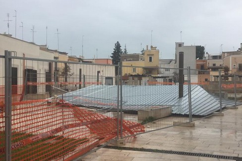 Transenne e aree interdette alla circolazione in Largo Grotte