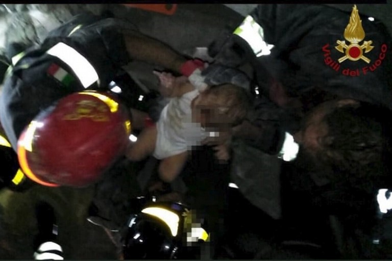 Soccorsi Vigili del Fuoco. <span>Foto TG24 Sky</span>