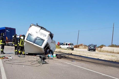 Incidente stradale con gli immigrati dal ritorno della raccolta dei pomodori