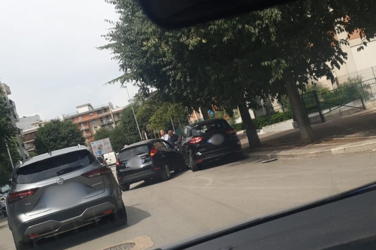 Incidente automobilistico in via Mattia Preti