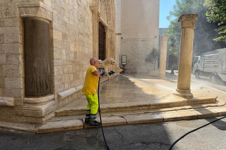 Pulizia e sanificazione nel centro storico