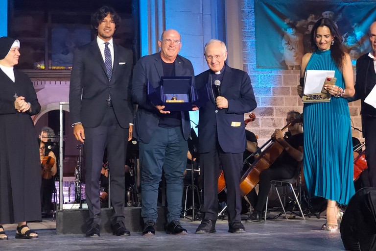 Don Riccardo Agresti è il vincitore del Premio Nazionale Don Uva 2025