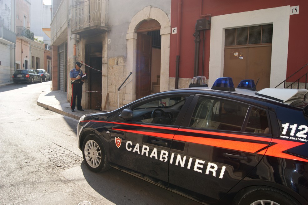 Carabinieri in via Caboto