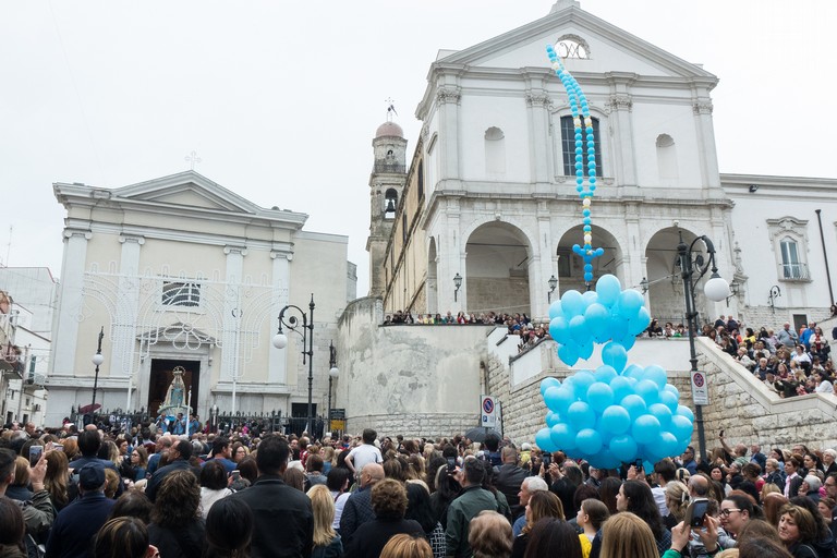 La lunga processione  e i festeggiamenti in onore della Madonna dell’Altomare. <span>Foto Riccardo Di Pietro</span>
