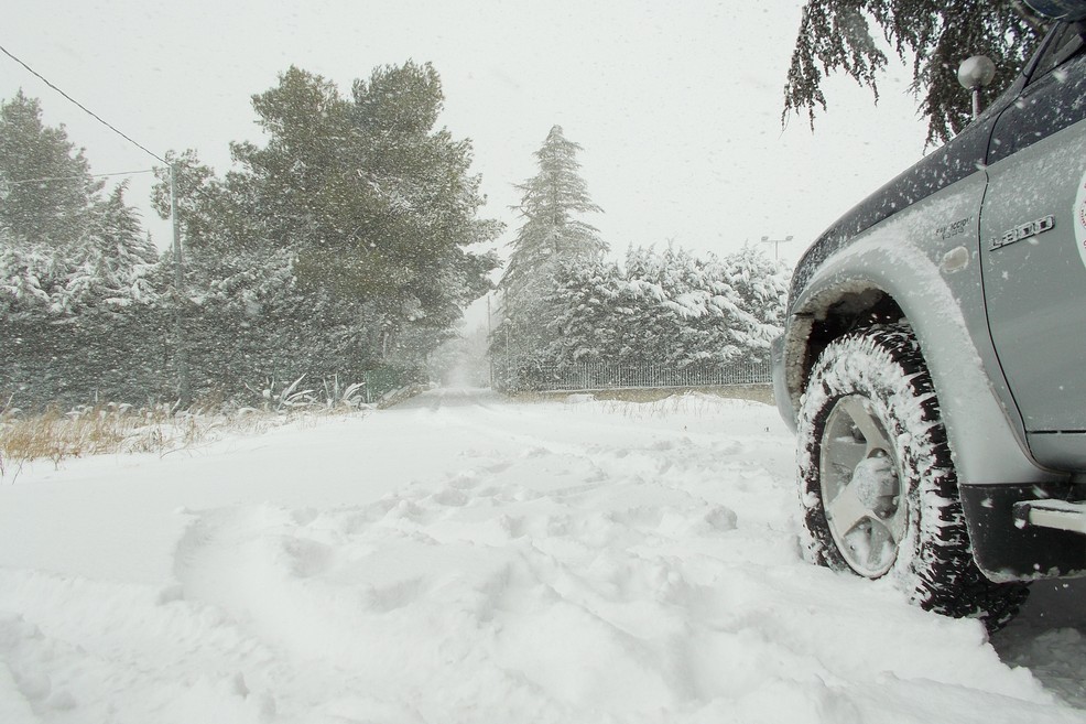 Neve sulla strada per Castel del Monte