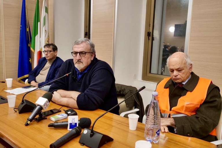 Emiliano incontra i gilet arancioni