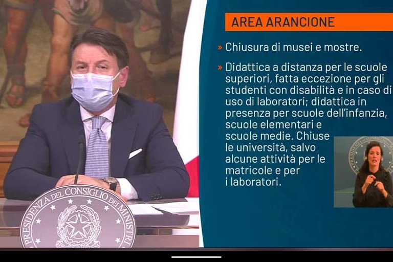 Conte durante la conferenza stampa