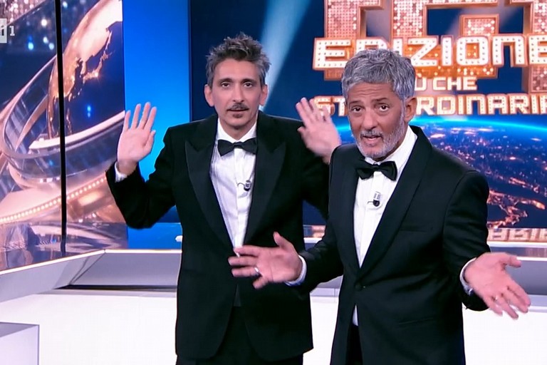 Immenso Fiorello, su Rai1 sulle proteste al Sud: «Lì la fanno senza spaccare niente»