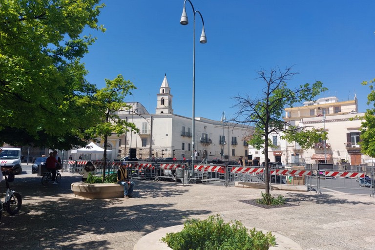 spettacolo in piazza Vittorio Emanuele con Fedez e Clara