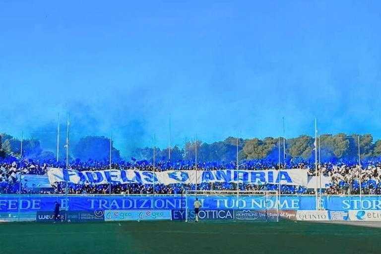 Fidelis Andria e Adidas presentano le maglie ufficiali dei biancazzurri per la prossima stagione sportiva
