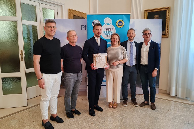 Firma protocollo Comune di Andria e Consorzio Burrata