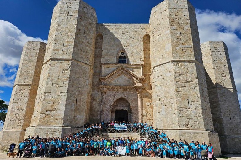 Oltre 400 persone a Castel del Monte per "Fitwalking for Ail 2024"