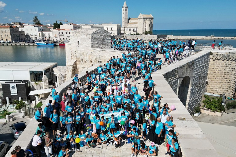 500 cuori azzurri nella Fitwalking for Ail Bat