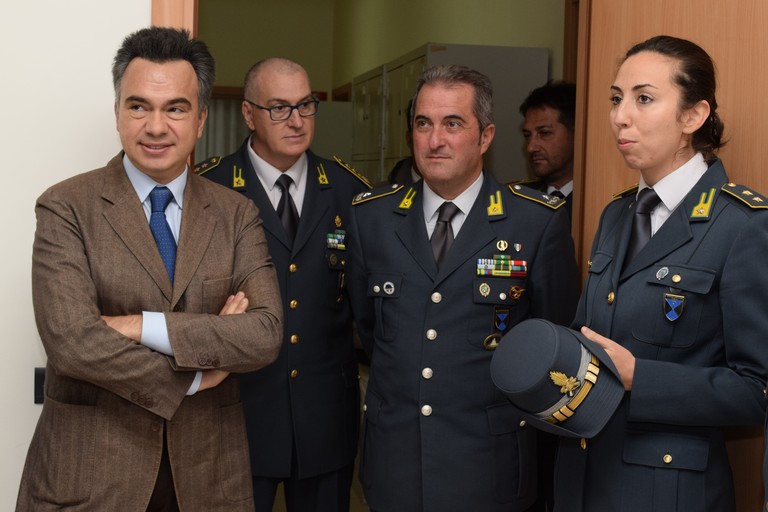 Procuratore Di Maio con ufficiali delle Fiamme Gialle