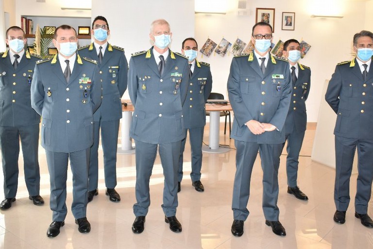 Il Generale Mattana della Guardia di Finanza in visita ai reparti della Bat